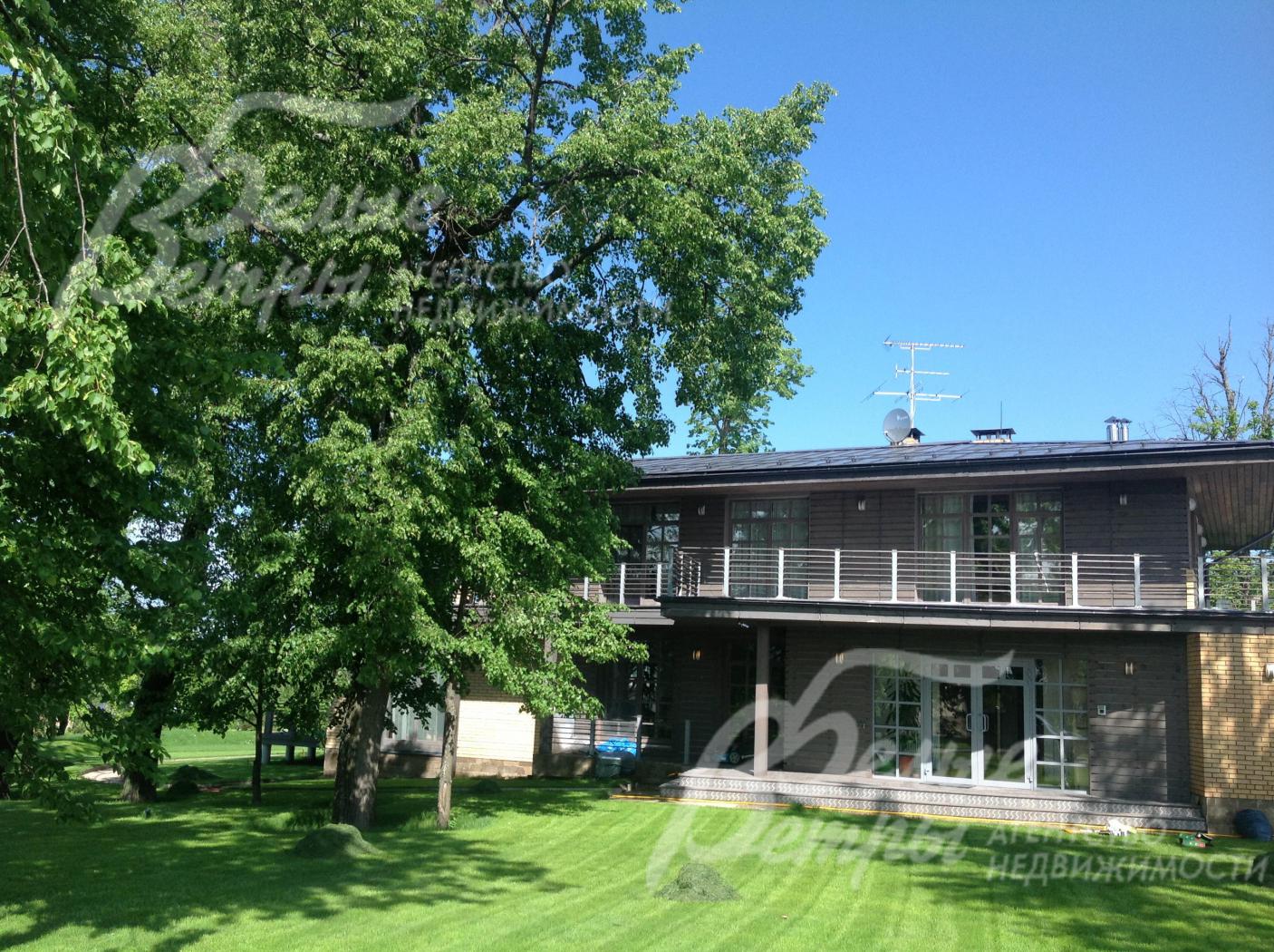 Визитной карточкой Варварино является старинная липовая аллея,