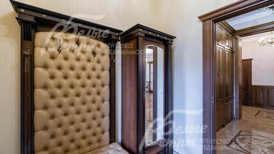 Качественная мебель из натуральных материалов встречает уже в прихожей