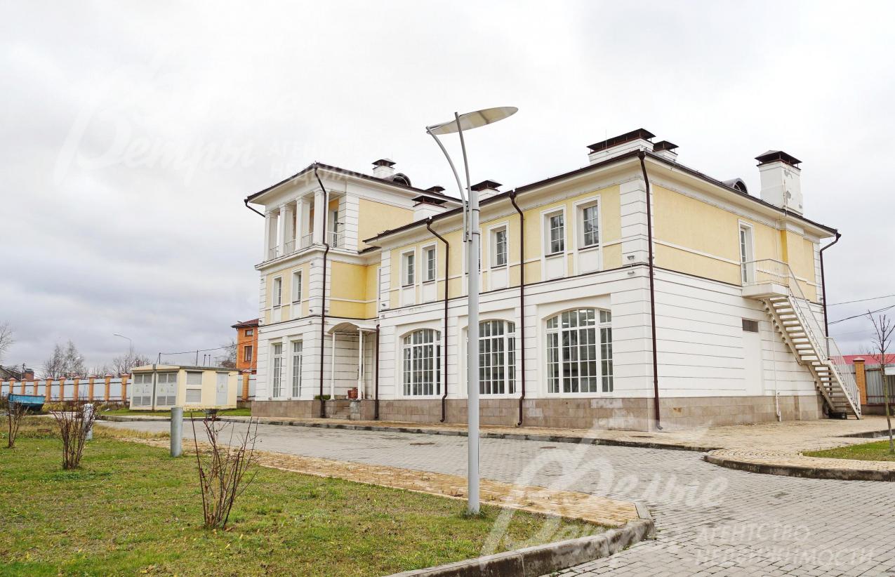 Административное здание 850 кв.м под магазин, кафе, фитнес зал