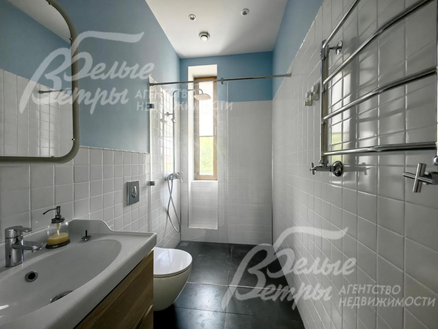 Санузел с душевой на втором этаже