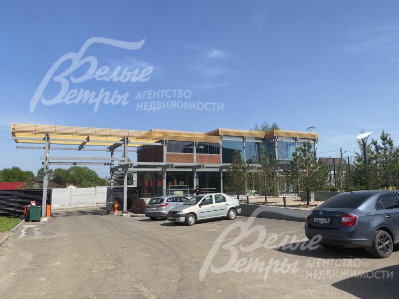 Общественный центр, где планируется продуктовый магазин, служба эксплуатации, кафе