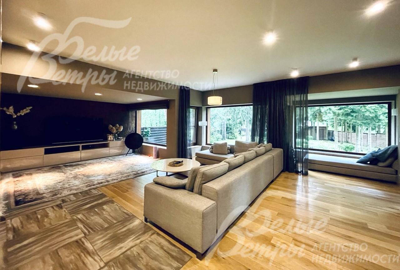 Гостиная 49 кв.м с панорамным остеклением