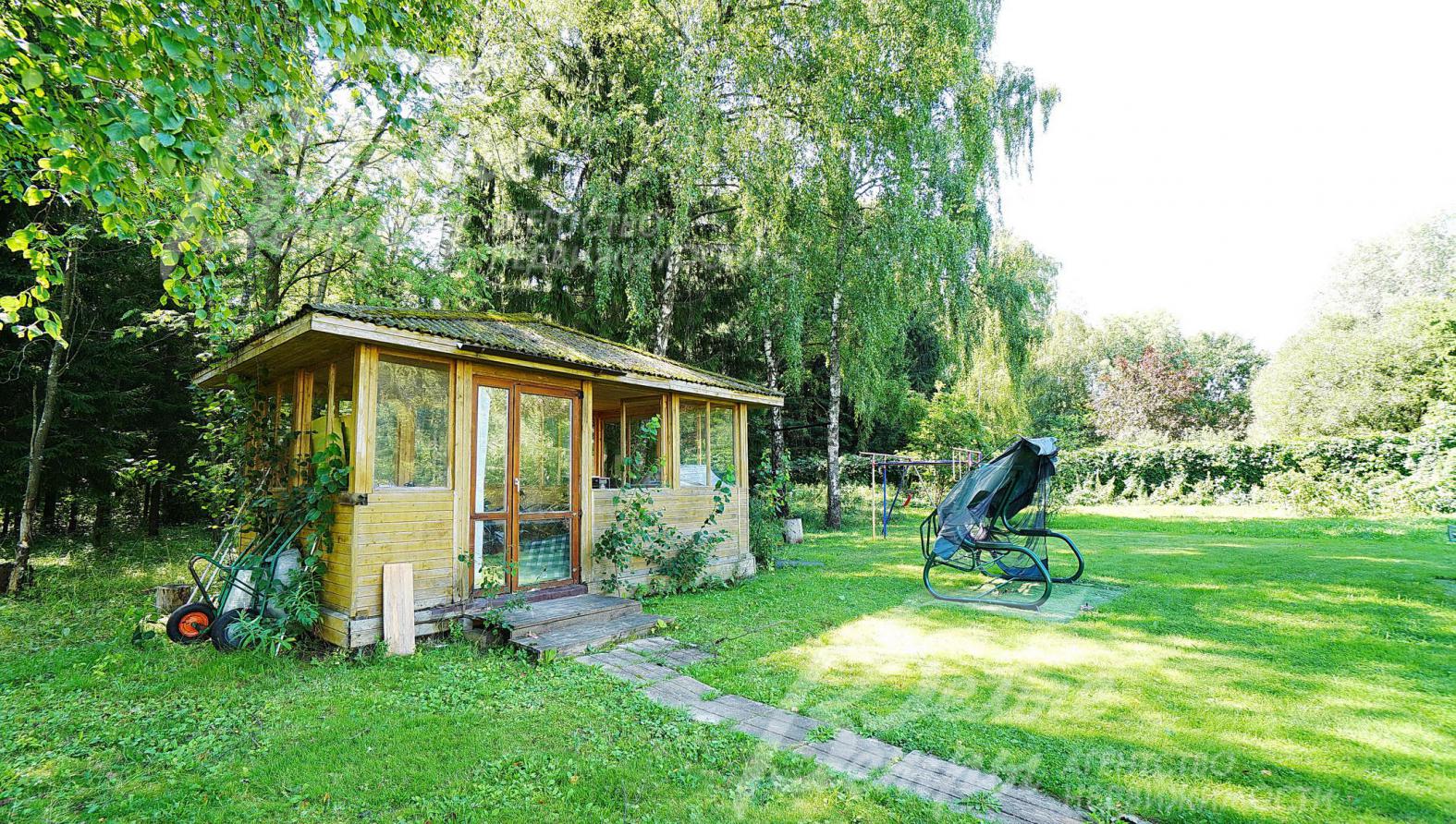 Беседка у леса из бруса