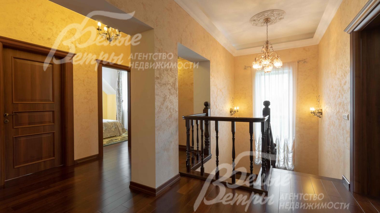 Холл второго этажа