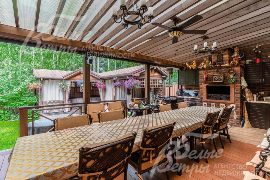 Крытая терраса с выходом из кухни