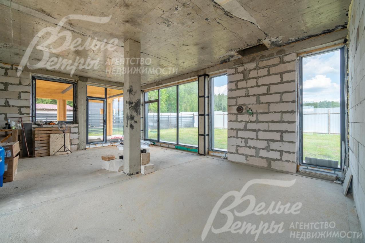 Дом внутри под отделку.