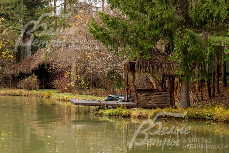 На пруду применяется аэрация, долив воды из отдельной скважины через станцию фильтрации и возможностью подогрева
