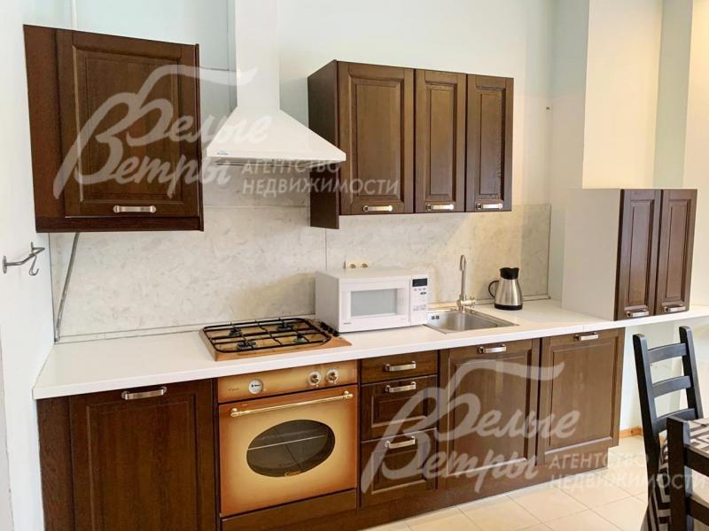 Кухонный гарнитур со встроенной техникой