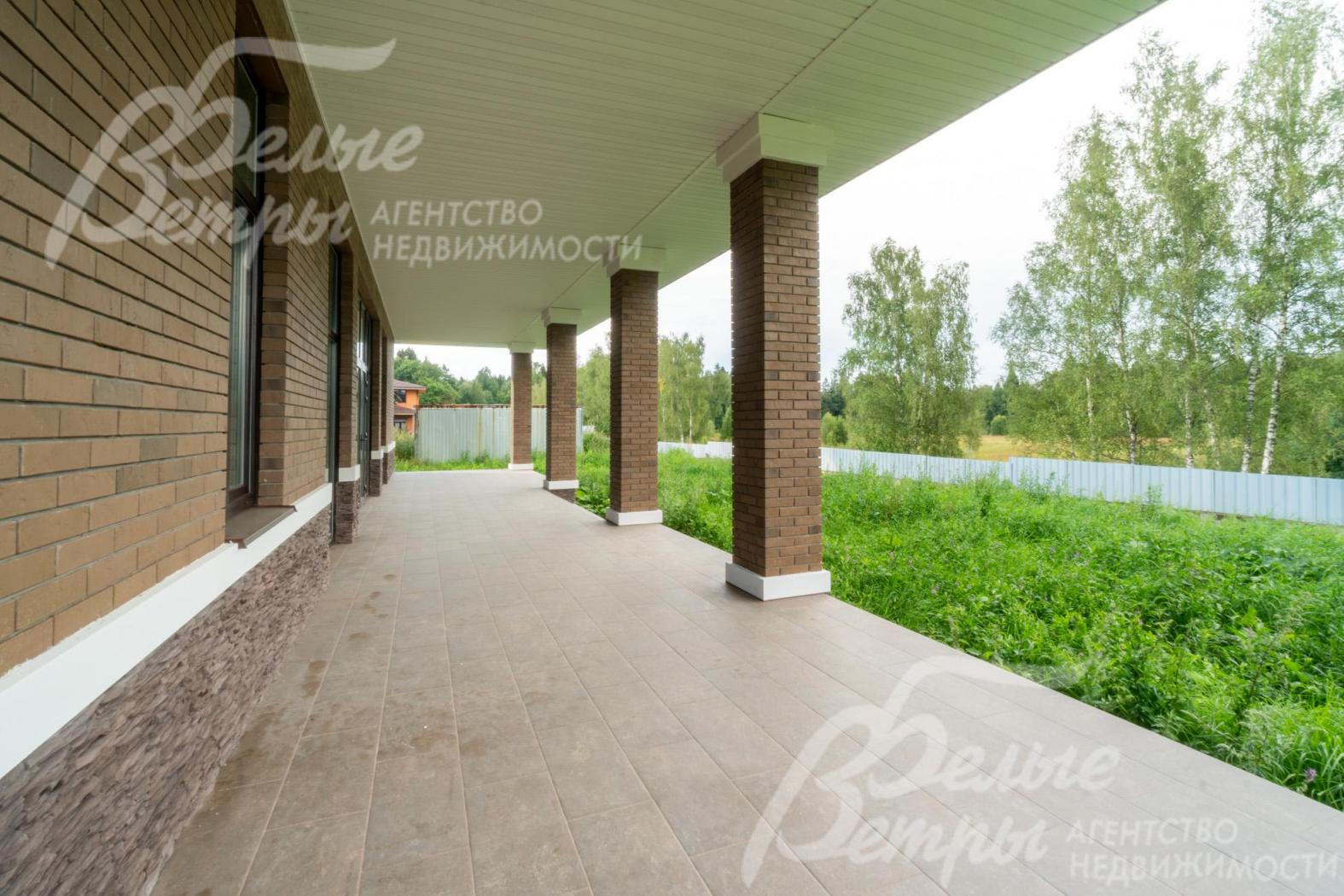 Просторная крытая терраса 63,5 кв.м с выходом на участок