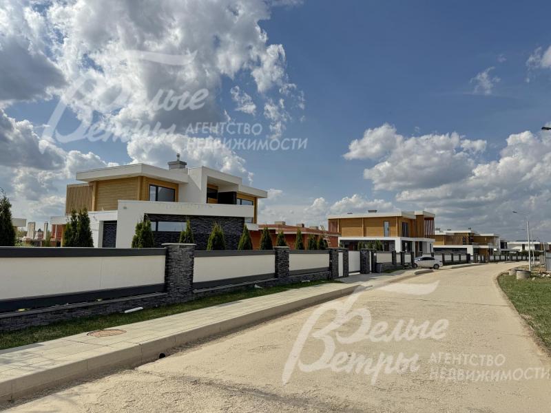 все дома в поселке в едином стиле 