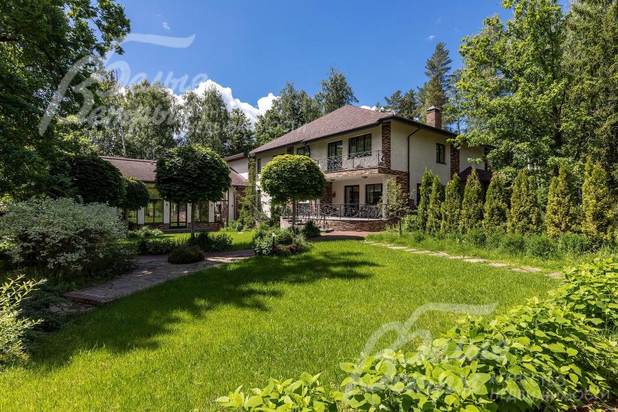 Участок 50 соток с первоклассным ландшафтным дизайном