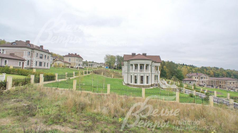 Участок 20.5 соток имеет естественный уклон