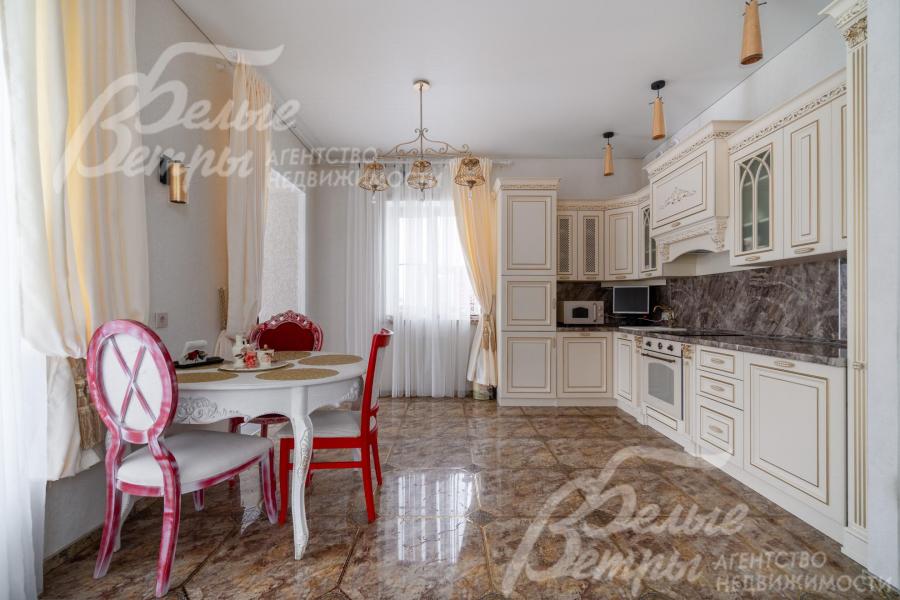 Столовая зона оборудована гарнитуром белорусского производства