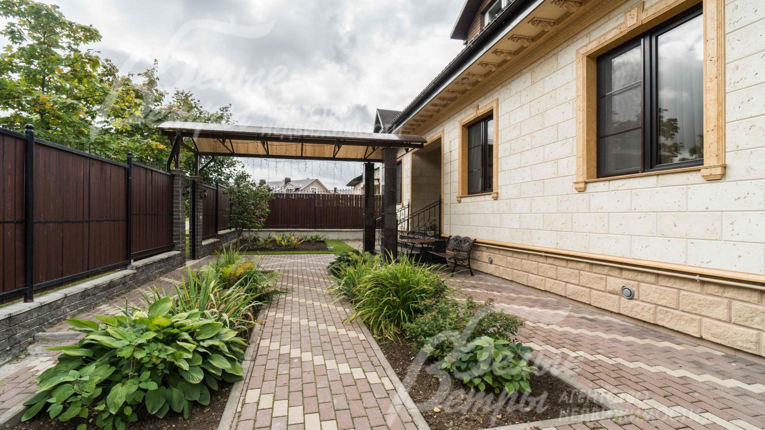  Цветники и декоративные кустарники на участке