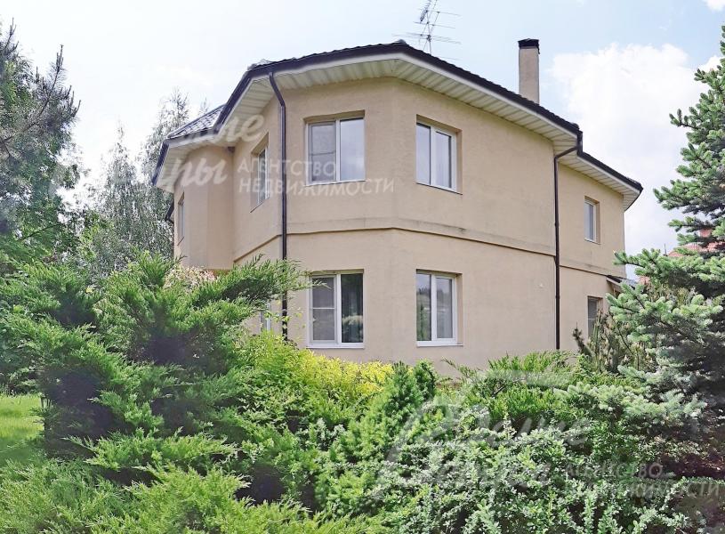 Множество деревьев на участке 15 соток