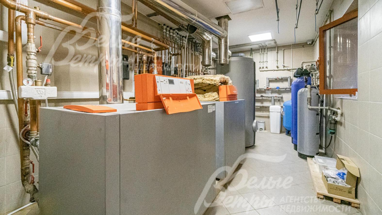 Два газовых котла Viessmann (Германия) по 96 кВт. С электронными блоками управления, подключены к системе "Умный дом"