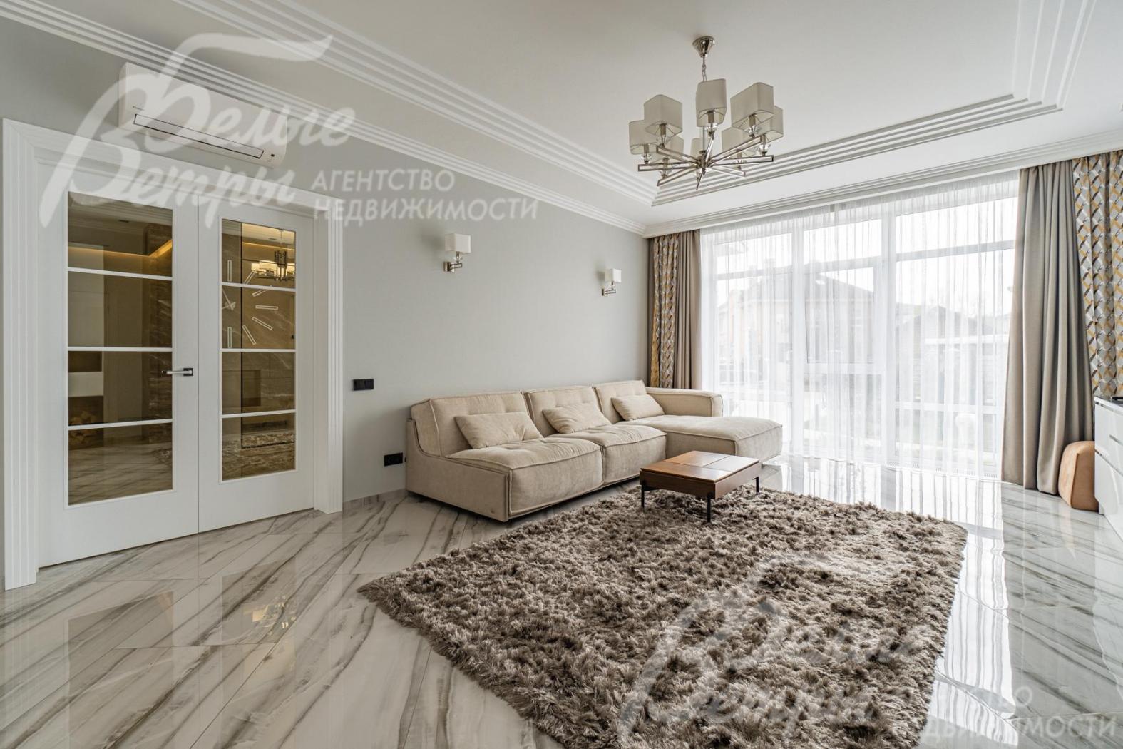 Выполнена дизайнерская отделка в стиле современной классики