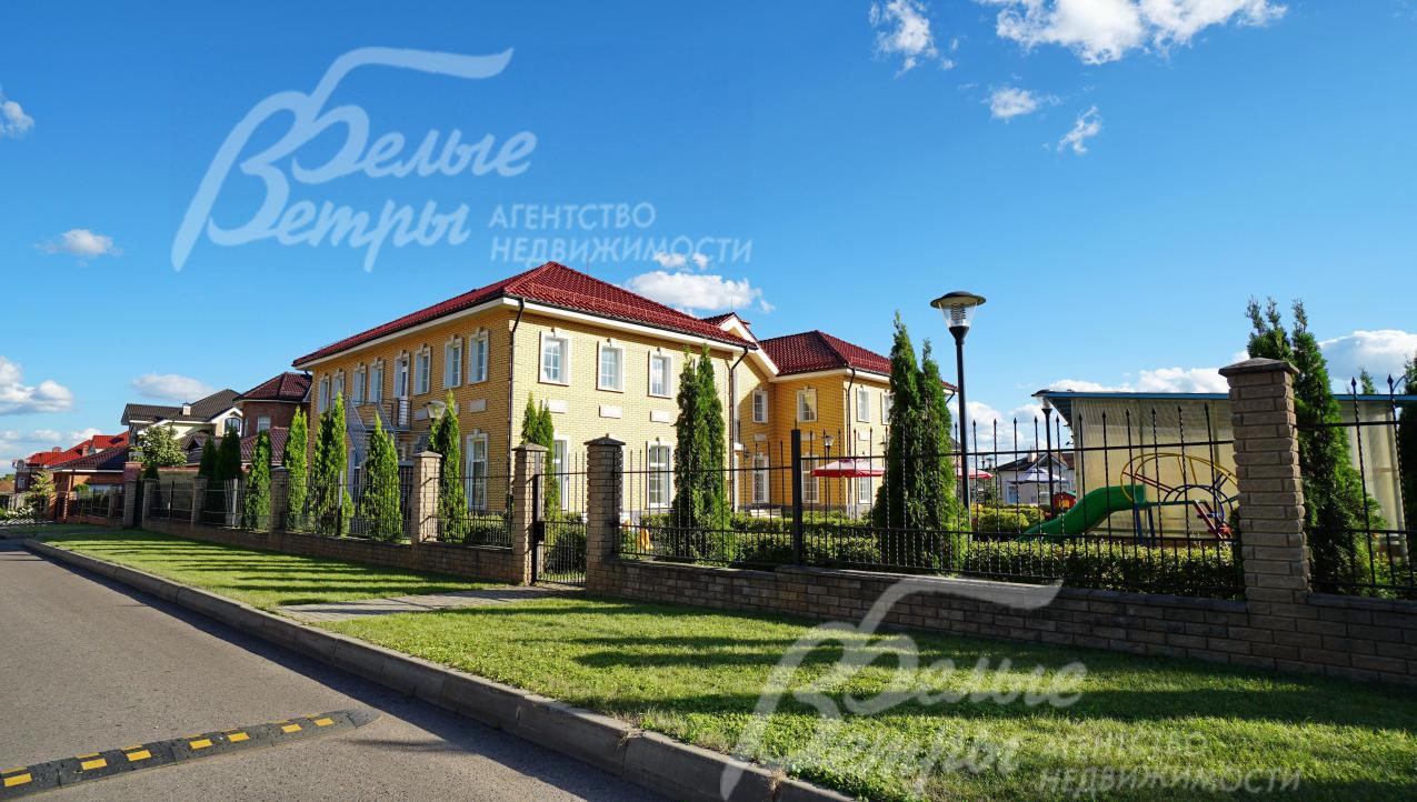 На территории коттеджного поселка Империал Есть действующие детский сад и школа