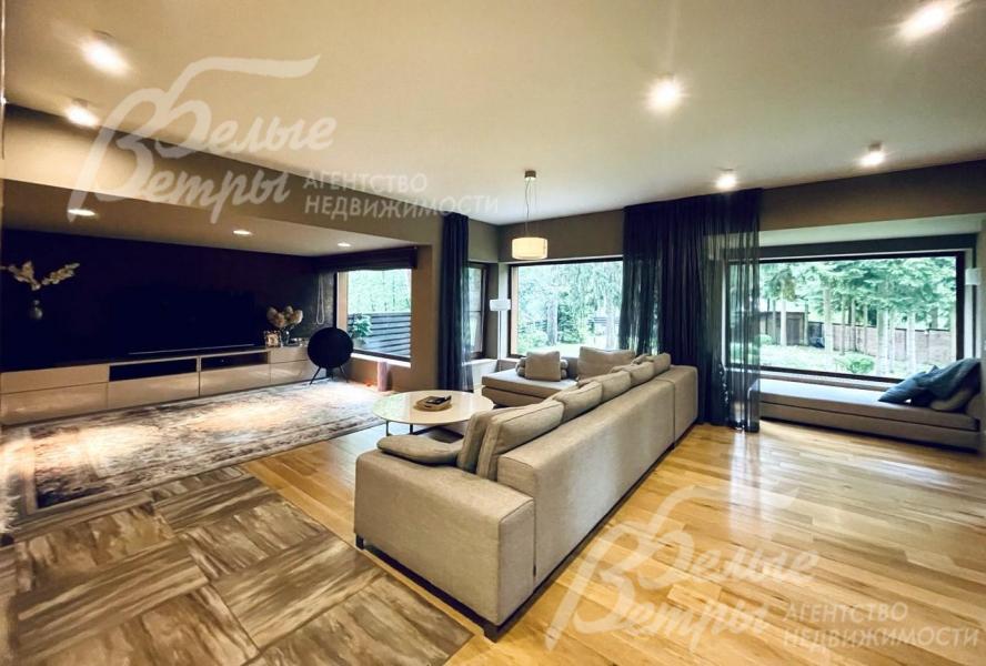 Гостиная 49 кв.м с панорамным остеклением