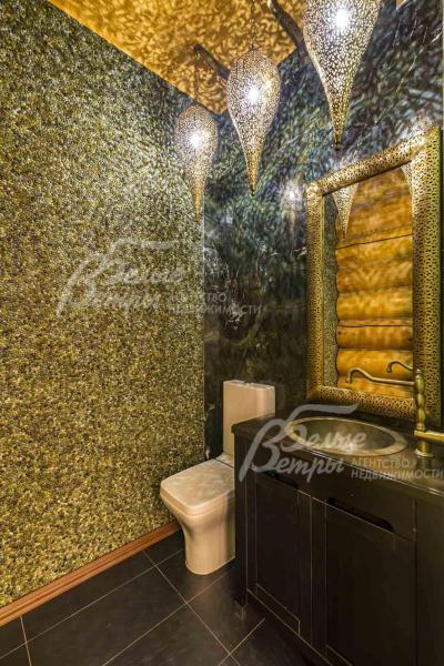 Санузел в банном комплексе