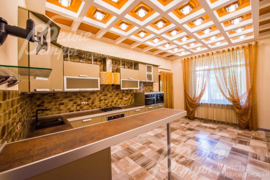 Кухня с барной стойкой