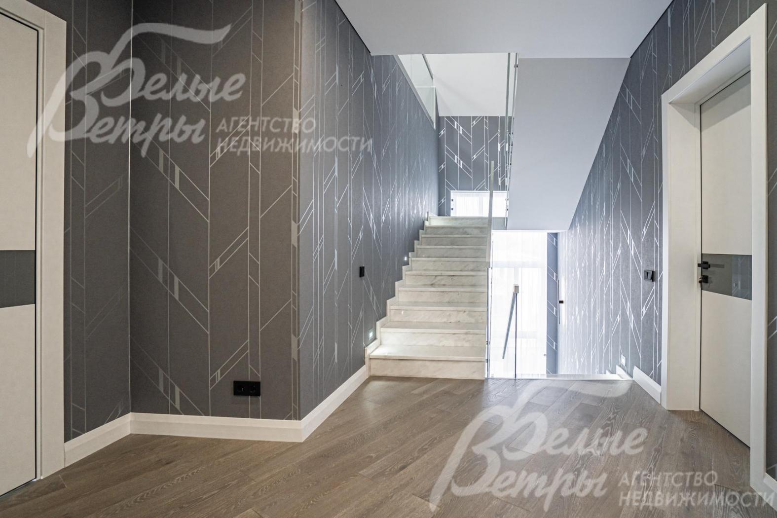 Холл второго этажа