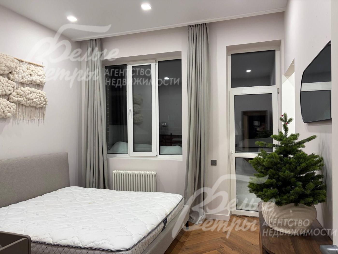 Выход на большой балкон 7 кв.м в главной спальне