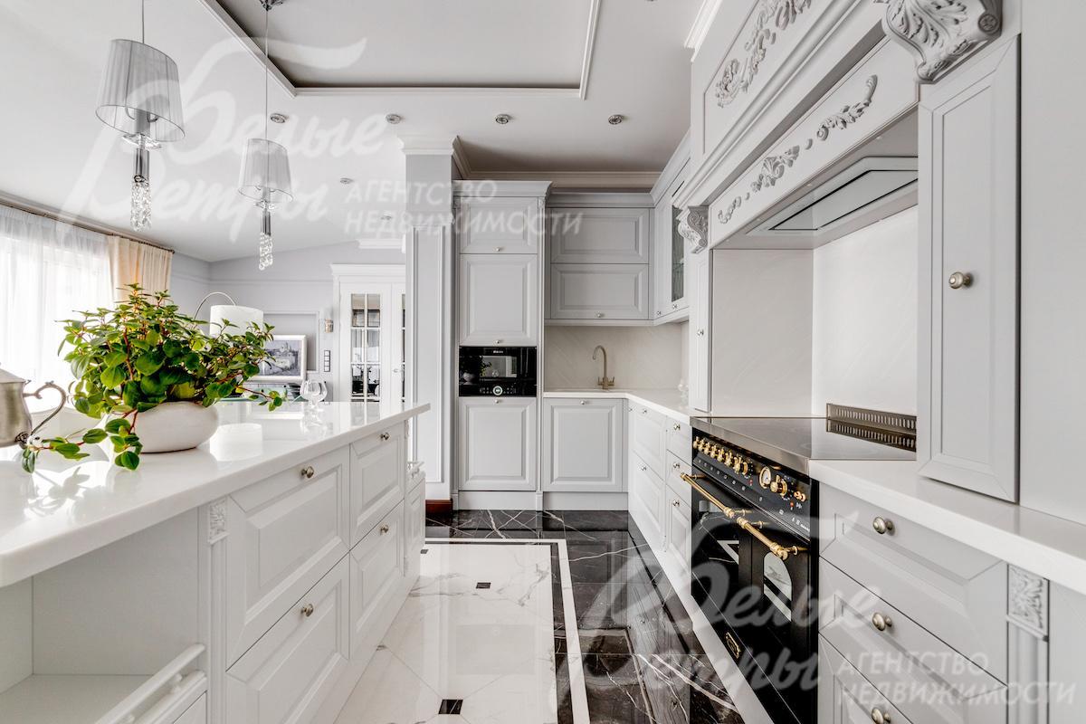 Кухонный гарнитур со встроенной техникой Bosch