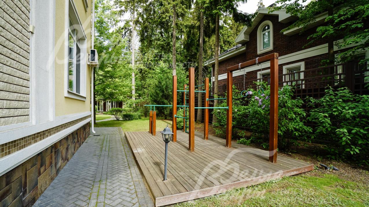 Спортивная площадка