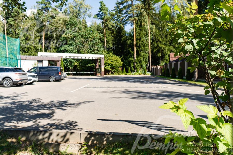 КПП при въезде в поселок оборудовано видеонаблюдением