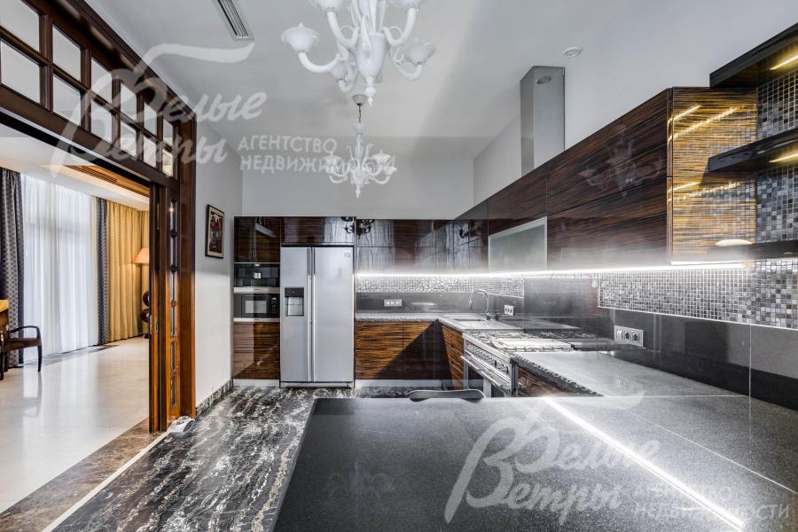 Кухня полностью оборудована встроенной техникой Miele