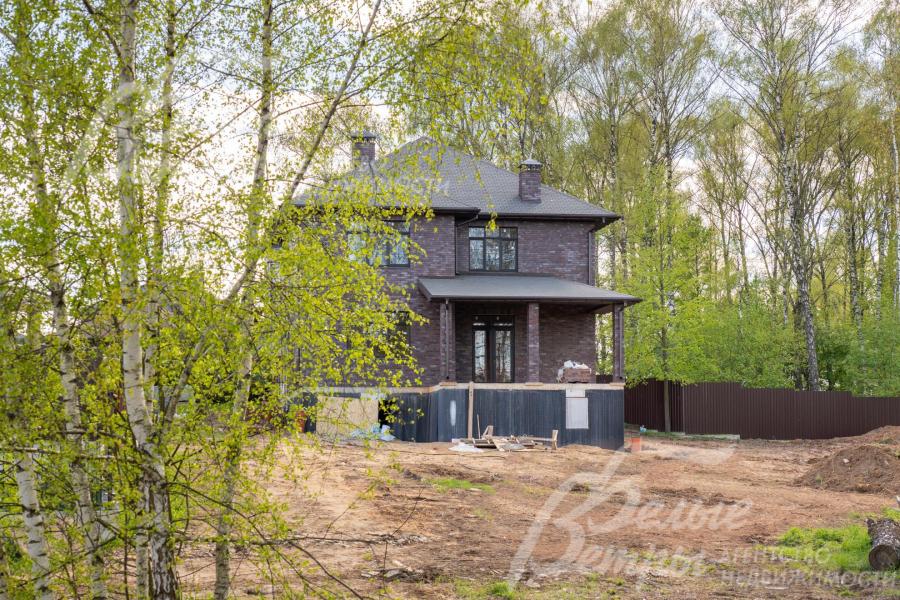 Выход из кухни на крытую веранду и на участок 18 соток