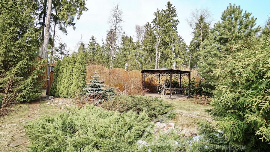 Большой красивый участок крайний к лесу