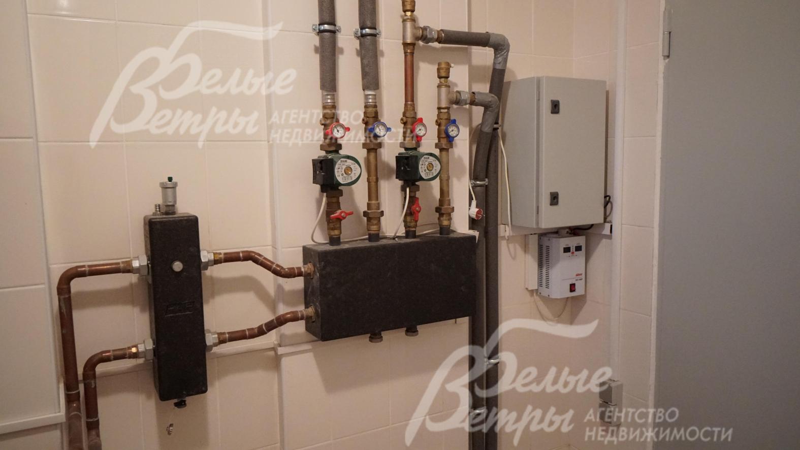 Медная обвязка труб. Счетчики газа и воды.