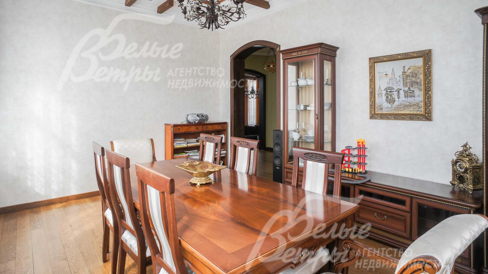 Большой обеденный стол из массива на 8 персон со стульями