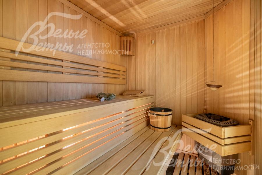 Парная отделана абашем, в ней установлена печь HARVIA