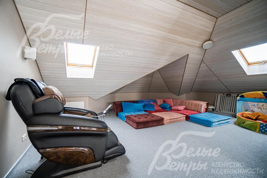 Зона кинотеатра/игровой на мансардном этаже