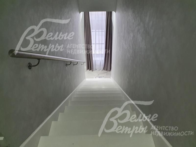 Удобные поручни на лестничном марше