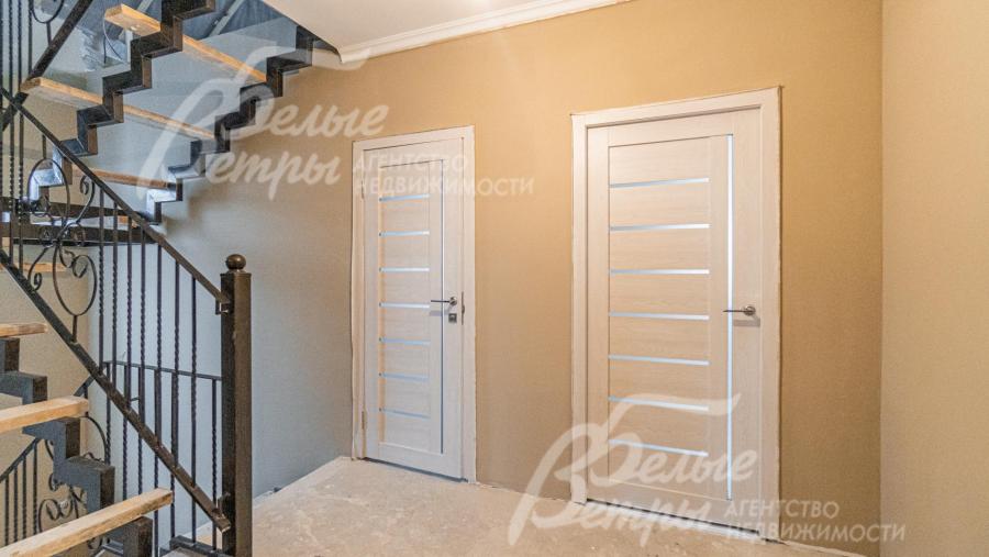 Двери ламинированные, светлые с прозрачными вставками