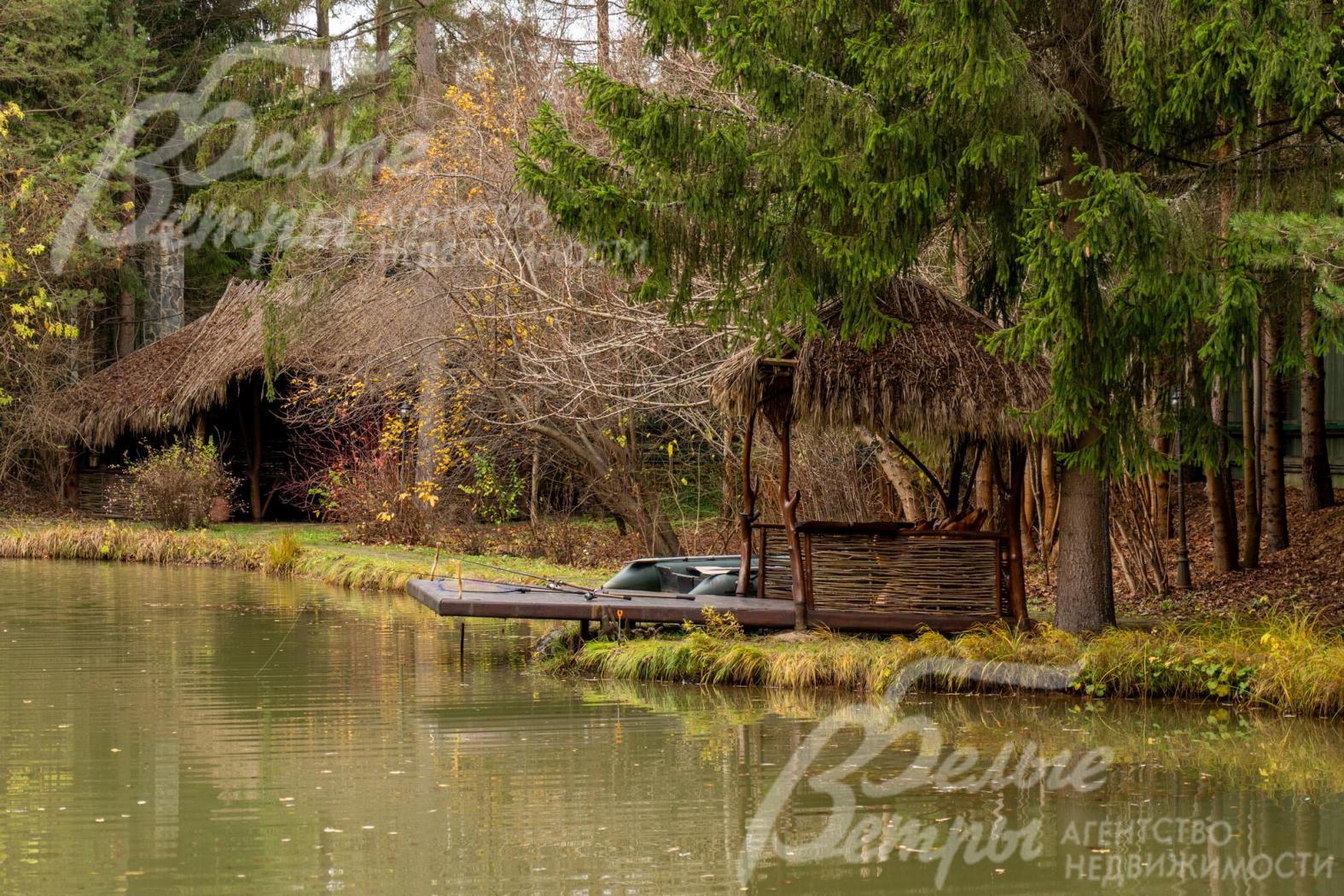 На пруду применяется аэрация, долив воды из отдельной скважины через станцию фильтрации и возможностью подогрева
