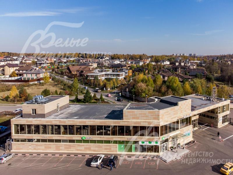 В доме 13 комнат различного функционала, квартира для персонала