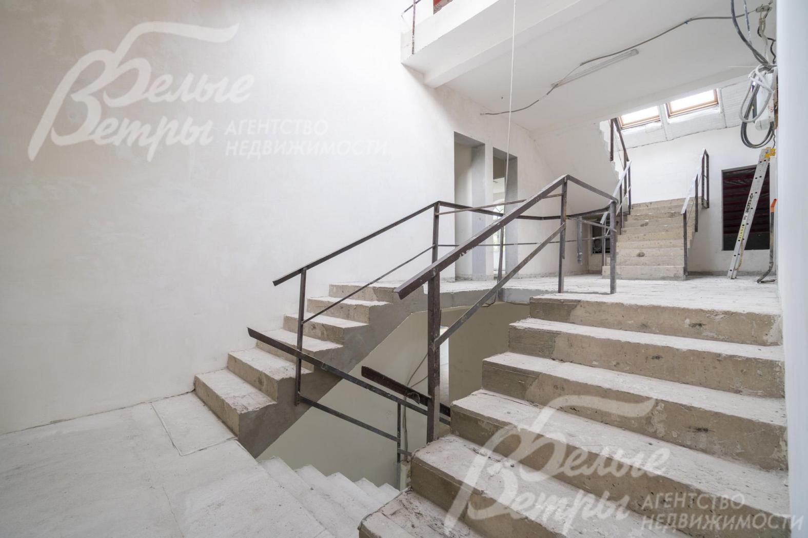 Маршевая лестница на второй этаж с двумя пролётами