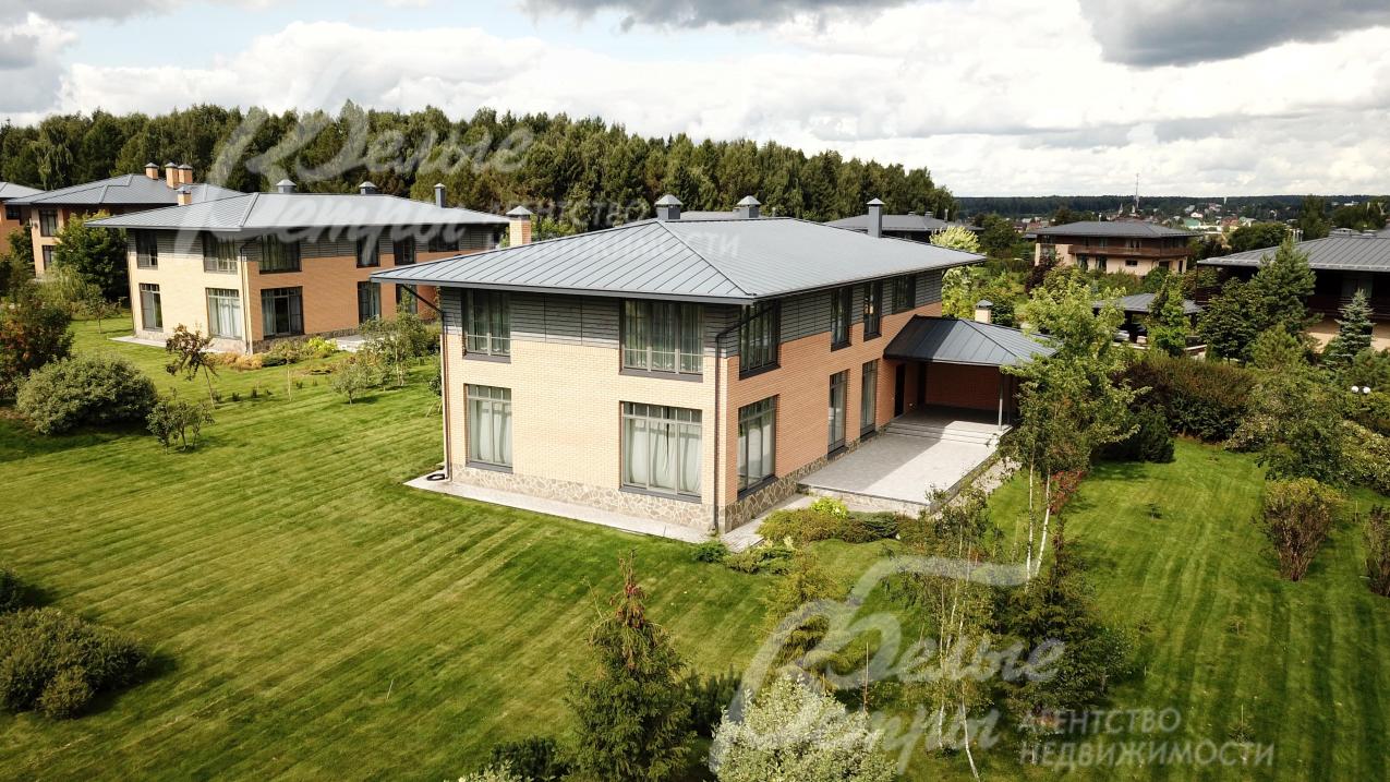 Современный дом органической архитектуры в поселке бизнес класса Варварино Эко