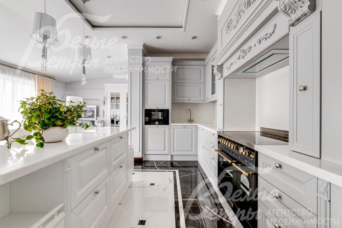 Кухонный гарнитур со встроенной техникой Bosch