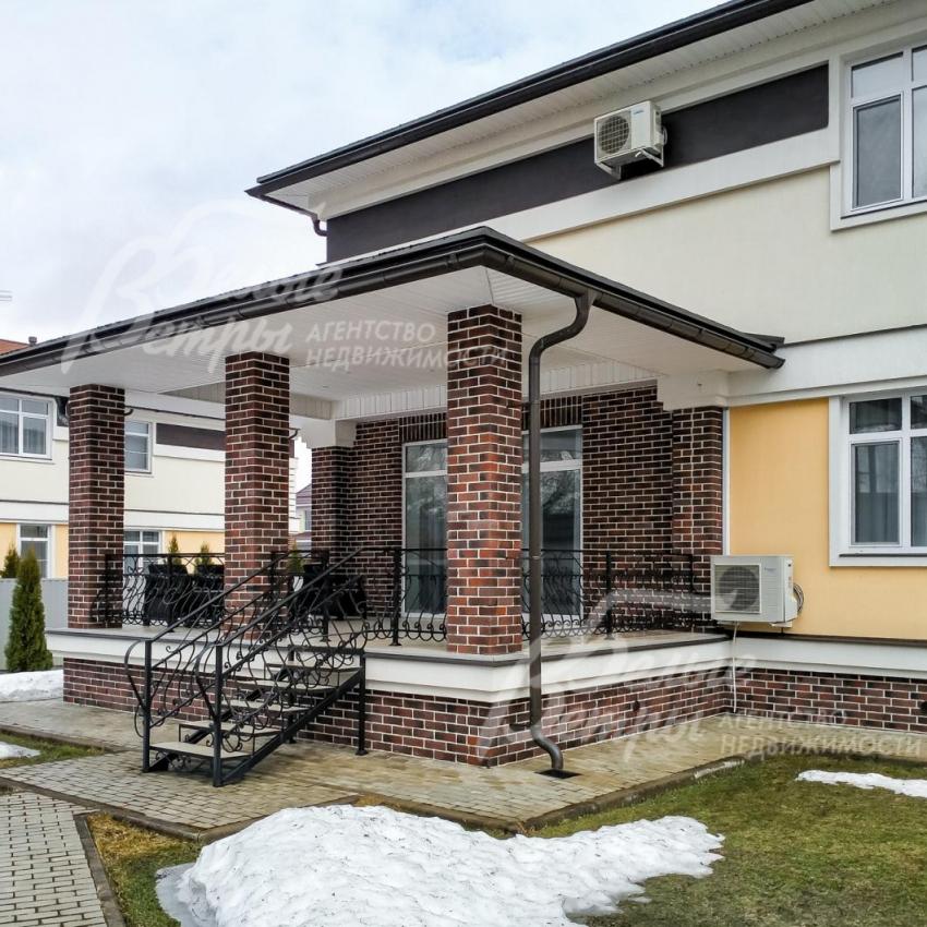 Вид на террасу с участка