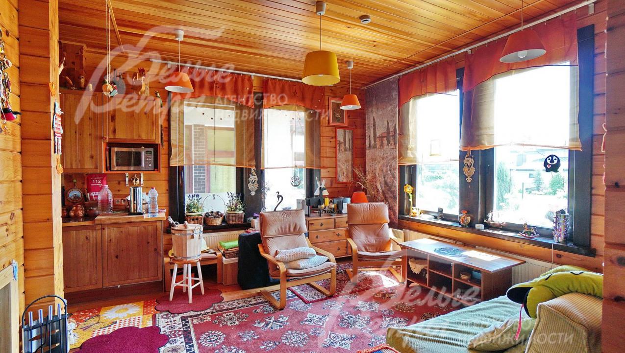 Комната отдыха в бане с мини-кухней