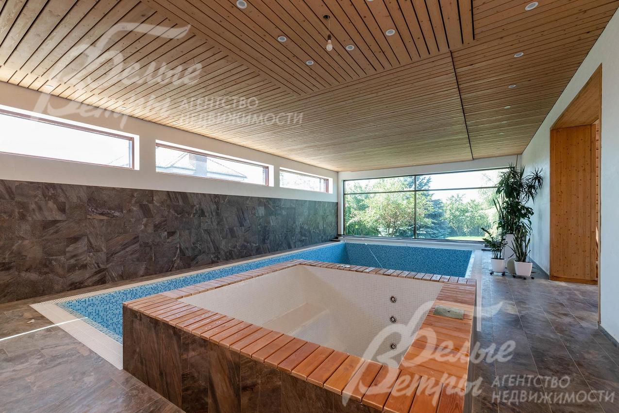 Бассейн с джакузи