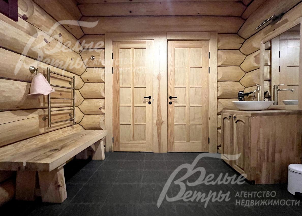 Купельная перед входом в парную - с раковиной и раздевалкой
