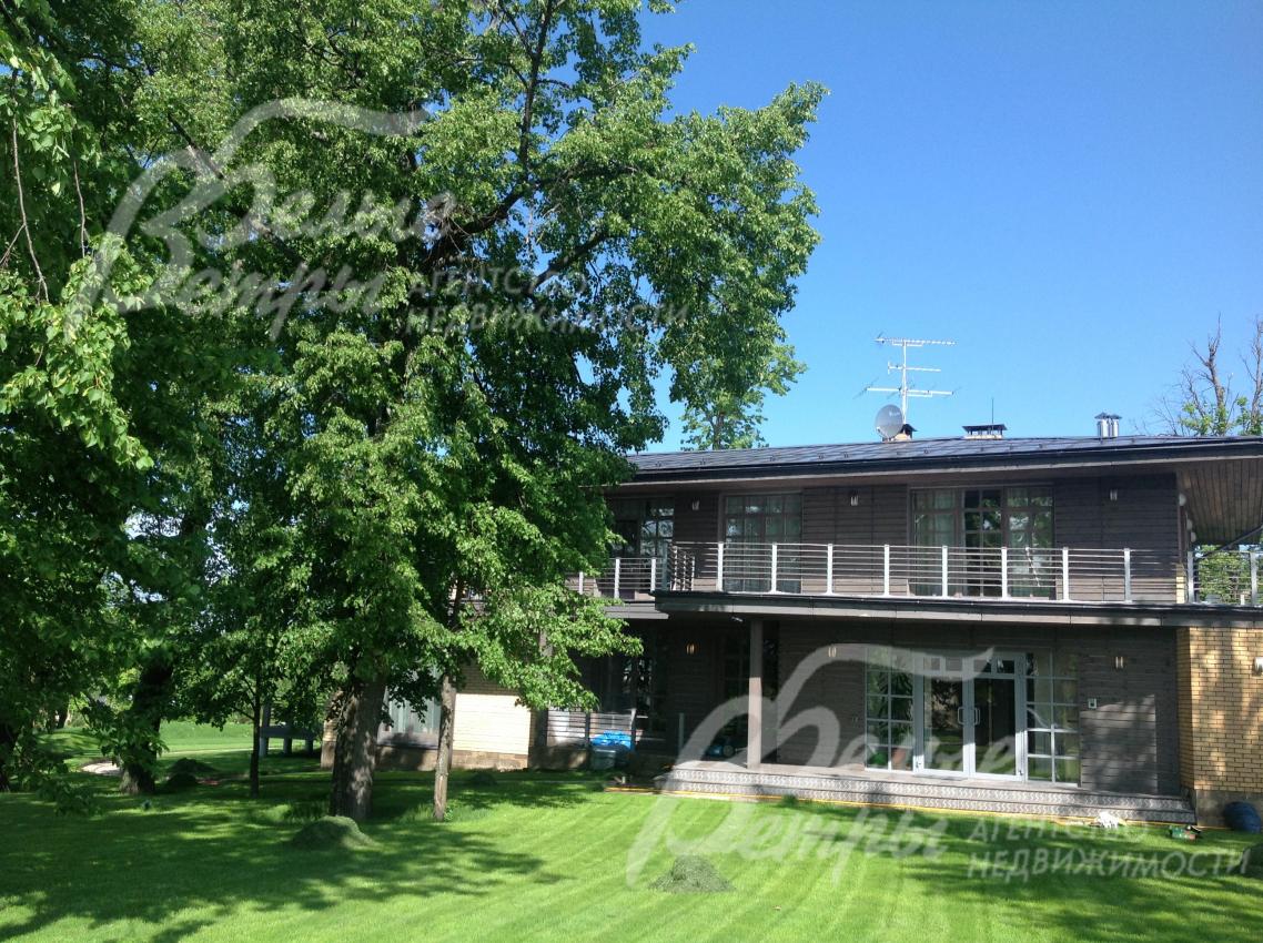 Визитной карточкой Варварино является старинная липовая аллея,