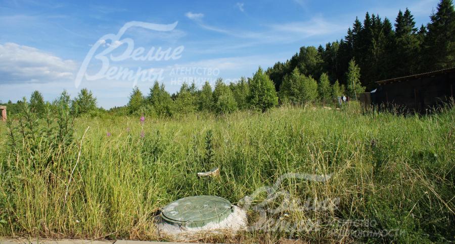 Участок в коттеджном поселке с центральными коммуникациями